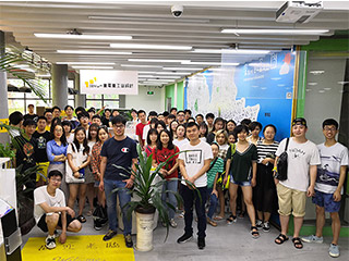 京工業(yè)大學(xué)工業(yè)設(shè)計專業(yè)師生訪問團(tuán)拜訪101工業(yè)設(shè)計